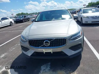 2025 Volvo V60 Plus z VIN YV4L12WK3S2148033, wystawiony jako IAAI lot #42389242 z przebiegiem 1 471 mil mil oraz . Historia ofert i sprzedaży dostępna na DreamBid. Obrazek 12.