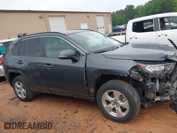 2021 Toyota RAV4 XLE with VIN 2T3W1RFV7MW114464, listed as a IAAI auction lot 39354802 with 41,922 mi miles. Bid and sale history available at carsss.com. Image 13.