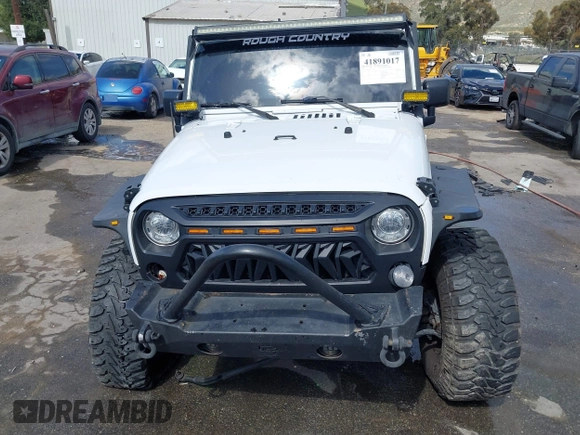 2017 Jeep Wrangler Unlimited Sahara z VIN 1C4BJWEG5HL731242, wystawiony jako IAAI lot #41891017 z przebiegiem 97 097 mil mil oraz . Historia ofert i sprzedaży dostępna na DreamBid. Obrazek 12.