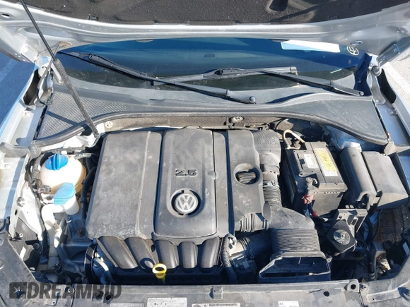 2014 Volkswagen Passat S w/Nav with VIN 1VWAP7A35EC052552, listed as a IAAI auction lot 41377109 with 123,273 mi miles. Bid and sale history available at carsss.com. Image 10.