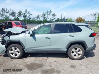 2021 Toyota RAV4 XLE with VIN JTMW1RFV8MD077146, listed as a IAAI auction lot 41970860 with 22,029 mi miles. Bid and sale history available at carsss.com. Image 14.
