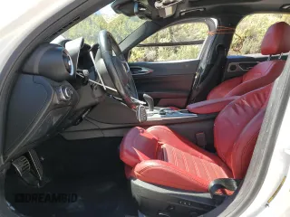 2022 Alfa Romeo Giulia Veloce с VIN ZARFAMBNXN7664866, выставлен на аукционе Copart как лот 55639185 с пробегом Не указан миль и Списание • Salvage title. История ставок и продаж доступна на DreamBid. Изображение 7.