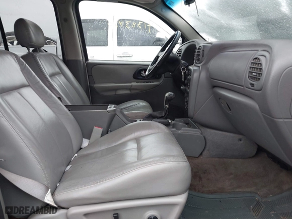 2005 Chevrolet TrailBlazer LT with VIN 1GNDT13S252382322, listed as a IAAI auction lot 41383480 with 220,266 mi miles. Bid and sale history available at carsss.com. Image 5.