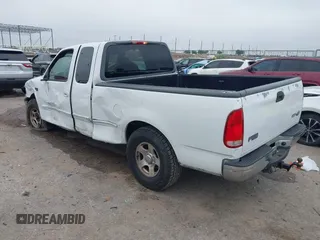 2001 Ford F-150 XL z VIN 1FTZX17281NB02781, wystawiony jako IAAI lot #42377688 z przebiegiem 180 830 mil mil oraz . Historia ofert i sprzedaży dostępna na DreamBid. Obrazek 3.