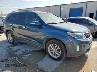 2015 Kia Sorento LX with VIN 5XYKT3A68FG609120, listed as a Copart auction lot 54135965 with 135,898 mi miles and Clean Title. Bid and sale history available at DreamBid. Image 4.