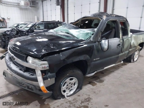 2002 Chevrolet Silverado 1500 LS with VIN 2GCEK19T321291409, listed as a IAAI auction lot 41391207 with 234,690 mi miles. Bid and sale history available at carsss.com. Image 2.