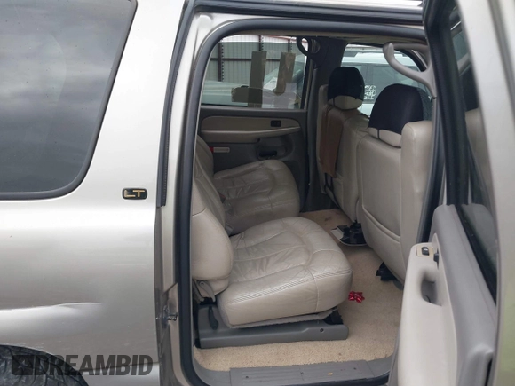 2000 Chevrolet Suburban LT with VIN 3GNFK16TXYG176564, listed as a IAAI auction lot 41785033 with 254,323 mi miles. Bid and sale history available at carsss.com. Image 8.