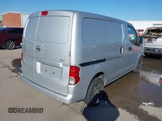 2020 Nissan NV200 S z VIN 3N6CM0KN9LK696801, wystawiony jako IAAI lot #41106619 z przebiegiem 80 786 mil mil oraz . Historia ofert i sprzedaży dostępna na DreamBid. Obrazek 4.