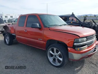 2001 Chevrolet Silverado 1500 LS with VIN 2GCEC19T111377779, listed as a IAAI auction lot 41922163 with 197,971 mi miles. Bid and sale history available at carsss.com. Image 1.