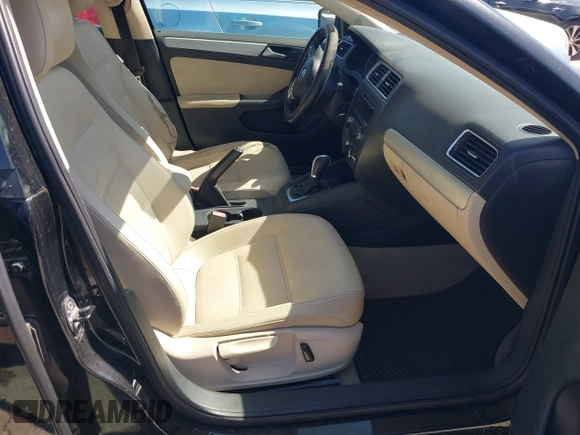 2014 Volkswagen Jetta Sedan SE w/Connectivity with VIN 3VWD07AJ5EM382352, listed as a IAAI auction lot 41722041 with 222,806 mi miles. Bid and sale history available at carsss.com. Image 5.