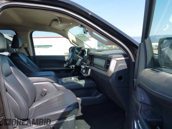 2024 Ford Expedition XLT with VIN 1FMJU1H83REA52243, listed as a IAAI auction lot 42510742 with 33,284 mi miles and . Bid and sale history available at DreamBid. Image 5.