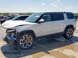 2023 Rivian R1S Launch Edition z VIN 7PDSGABL9PN010792, wystawiony jako Copart lot #56359465 z przebiegiem 24 319 mil mil oraz Szkoda całkowita • Salvage title. Historia ofert i sprzedaży dostępna na DreamBid. Obrazek 1.