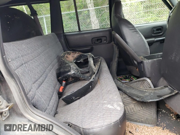 2001 Jeep Cherokee Sport с VIN 1J4FF48S31L615450, выставлен на аукционе Copart как лот 55835585 с пробегом 246 694 миль миль и Списание • Salvage title. История ставок и продаж доступна на DreamBid. Изображение 10.