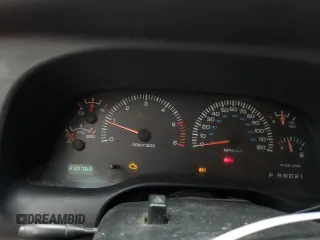 2000 Dodge 2500 z VIN 1B7KF23Z6YJ187490, wystawiony jako Copart lot #57873375 z przebiegiem 238 769 mil mil oraz Szkody całkowita. Historia ofert i sprzedaży dostępna na DreamBid. Obrazek 9.