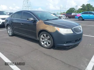 2013 Buick LaCrosse Leather z VIN 1G4GC5E3XDF230102, wystawiony jako IAAI lot #42601662 z przebiegiem 158 212 mil mil oraz . Historia ofert i sprzedaży dostępna na DreamBid. Obrazek 1.