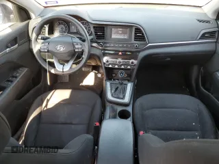 2020 Hyundai Elantra SE z VIN 5NPD74LFXLH498283, wystawiony jako Copart lot #56732845 z przebiegiem 68 079 mil mil oraz Szkoda całkowita • Salvage title. Historia ofert i sprzedaży dostępna na DreamBid. Obrazek 8.