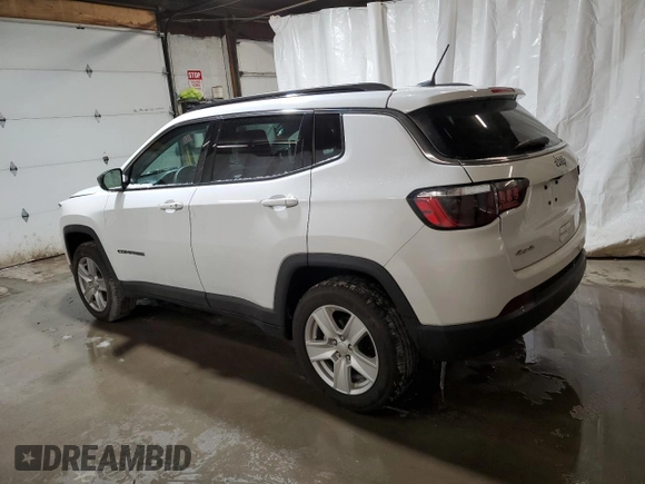 2022 Jeep Compass Altitude with VIN 3C4NJDBB7NT132370, listed as a Copart auction lot 85887934 with 29,143 mi miles and Salvage Title. Bid and sale history available at carsss.com. Image 2.