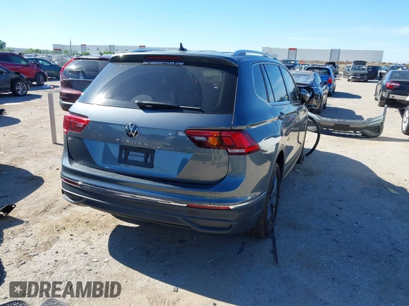 2024 Volkswagen Tiguan SE with VIN 3VV3B7AX9RM001526, listed as a IAAI auction lot 42216575 with 8,548 mi miles and . Bid and sale history available at DreamBid. Image 4.