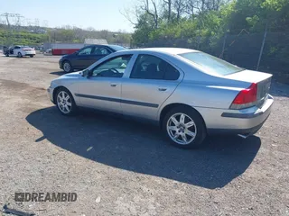 2003 Volvo S60 with VIN YV1RH59H632284355, listed as a IAAI auction lot 42033874 with 179,000 mi miles. Bid and sale history available at carsss.com. Image 3.