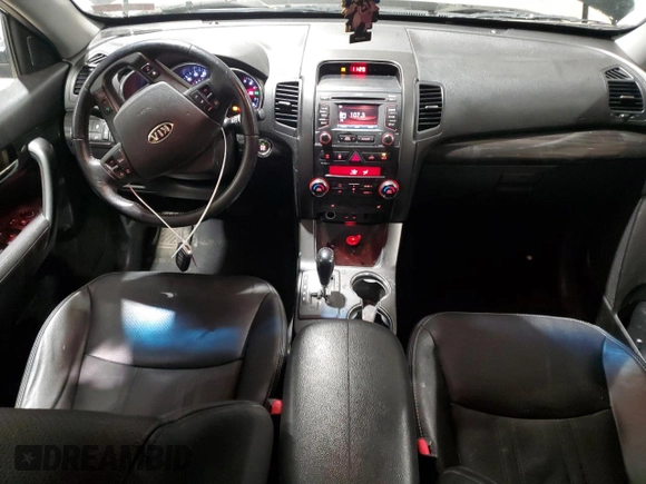 2013 Kia Sorento EX с VIN 5XYKU3A66DG386604, выставлен на аукционе Copart как лот 53357485 с пробегом 131 509 миль миль и Списание • Salvage title. История ставок и продаж доступна на DreamBid. Изображение 8.