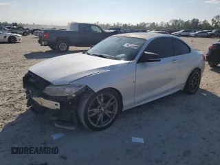 2017 BMW M2 z VIN WBA2G1C54HV638779, wystawiony jako Copart lot #82684934 z przebiegiem Nie podano mil oraz Nie do naprawy • Non repairable. Historia ofert i sprzedaży dostępna na DreamBid. Obrazek 1.