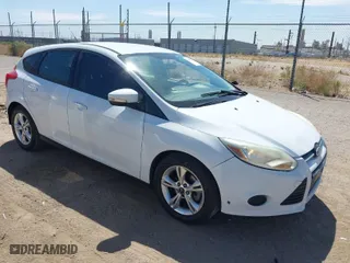2013 Ford Focus SE with VIN 1FADP3K25DL302844, listed as a IAAI auction lot 42030154 with 226,755 mi miles. Bid and sale history available at carsss.com. Image 1.