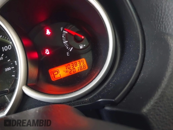 2010 Nissan Versa S с VIN 3N1BC1AP8AL391813, выставлен на аукционе IAAI как лот 42224883 с пробегом 103 839 миль миль и . История ставок и продаж доступна на DreamBid. Изображение 7.