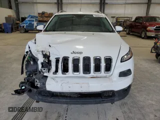 2016 Jeep Cherokee Latitude with VIN 1C4PJLCB6GW201337, listed as a Copart auction lot 50885755 with 185,135 mi miles and Salvage Title. Bid and sale history available at carsss.com. Image 5.