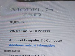 2017 Tesla Model S 100D z VIN 5YJSA1E28HF229836, wystawiony jako IAAI lot #42011901 z przebiegiem 81 012 mil mil oraz . Historia ofert i sprzedaży dostępna na DreamBid. Obrazek 16.