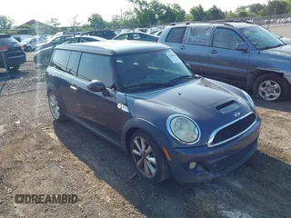 2013 MINI Clubman S z VIN WMWZG3C58DT576870, wystawiony jako IAAI lot #42408810 z przebiegiem 157 501 mil mil oraz . Historia ofert i sprzedaży dostępna na DreamBid. Obrazek 1.