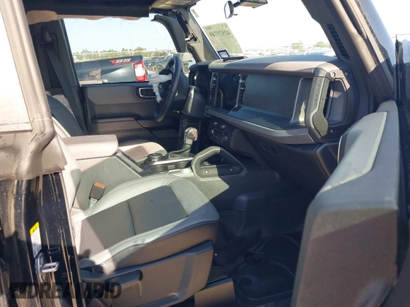 2024 Ford Bronco Big Bend z VIN 1FMDE7BH5RLA53797, wystawiony jako IAAI lot #41920749 z przebiegiem 13 399 mil mil oraz . Historia ofert i sprzedaży dostępna na DreamBid. Obrazek 5.