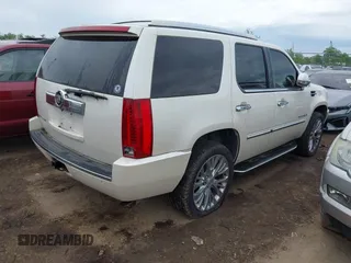 2007 Cadillac Escalade z VIN 1GYFK63837R304030, wystawiony jako IAAI lot #42198618 z przebiegiem 202 093 mil mil oraz . Historia ofert i sprzedaży dostępna na DreamBid. Obrazek 4.