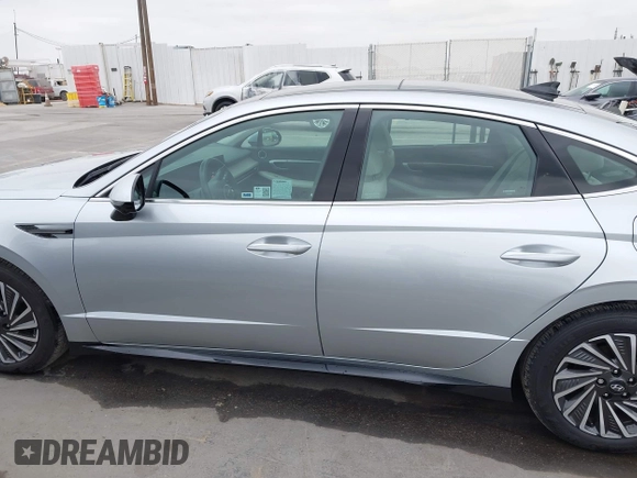 2024 Hyundai Sonata Hybrid Limited with VIN KMHL54JJ4RA088051, listed as a IAAI auction lot 42105893 with 12,134 mi miles. Bid and sale history available at carsss.com. Image 15.
