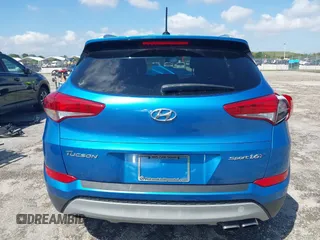 2017 Hyundai Tucson Value z VIN KM8J33A23HU540472, wystawiony jako IAAI lot #41935056 z przebiegiem 58 937 mil mil oraz . Historia ofert i sprzedaży dostępna na DreamBid. Obrazek 16.