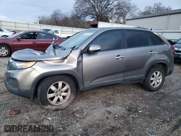 2013 Kia Sorento LX with VIN 5XYKTDA24DG368043, listed as a Copart auction lot 42010575 with 160,825 mi miles and Salvage Title. Bid and sale history available at carsss.com. Image 1.