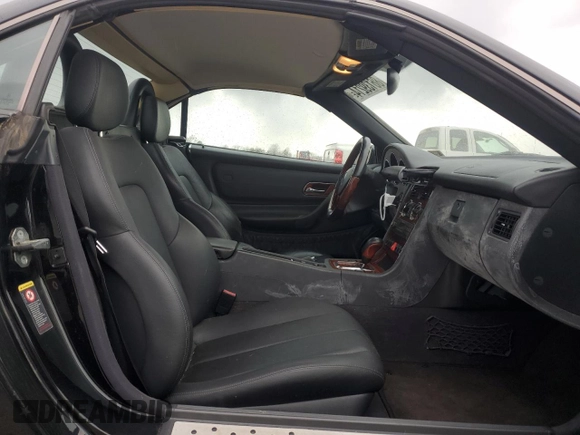 2002 Mercedes-Benz SLK 320 z VIN WDBKK65F12F250431, wystawiony jako Copart lot #86139214 z przebiegiem 72 356 mil mil oraz Czysty tytuł • Clean title. Historia ofert i sprzedaży dostępna na DreamBid. Obrazek 10.