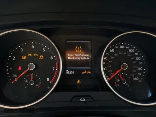 2020 Volkswagen Tiguan SE with VIN 3VV2B7AX4LM174700, listed as a Copart auction lot 46323834 with 53,276 mi miles and Salvage Title. Bid and sale history available at carsss.com. Image 9.