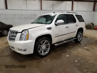 2013 Cadillac Escalade Platinum Edition z VIN 1GYS4DEF1DR261392, wystawiony jako Copart lot #52046685 z przebiegiem 179 340 mil mil oraz Czysty tytuł • Clean title. Historia ofert i sprzedaży dostępna na DreamBid. Obrazek 1.