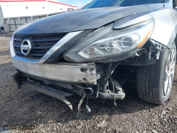 2018 Nissan Altima 2.5 SR with VIN 1N4AL3APXJC123240, listed as a IAAI auction lot 41808689 with 111,920 mi miles. Bid and sale history available at carsss.com. Image 6.