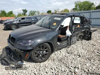 2012 BMW X5 35i z VIN 5UXZV4C54CL985119, wystawiony jako Copart lot #56856735 z przebiegiem Nie podano mil oraz Szkoda całkowita • Salvage title. Historia ofert i sprzedaży dostępna na DreamBid. Obrazek 1.