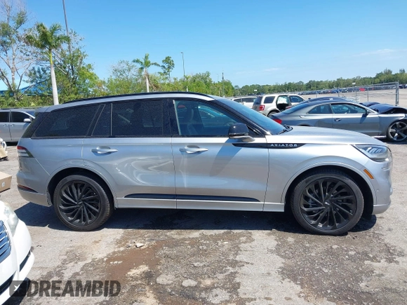 2022 Lincoln Aviator Reserve z VIN 5LM5J7WC8NGL12197, wystawiony jako IAAI lot #41791410 z przebiegiem 68 201 mil mil oraz . Historia ofert i sprzedaży dostępna na DreamBid. Obrazek 14.