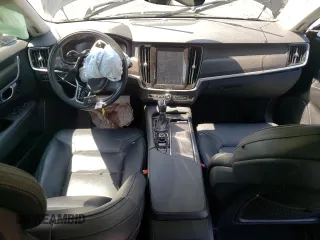 2018 Volvo V90 z VIN YV4A22NLXJ1027194, wystawiony jako Copart lot #63905984 z przebiegiem 47 563 mil mil oraz Szkody całkowita. Historia ofert i sprzedaży dostępna na DreamBid. Obrazek 8.