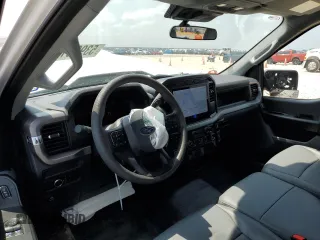 2024 Ford F-150 XL z VIN 1FTMF1KP2RKE56518, wystawiony jako Copart lot #53966135 z przebiegiem 6 192 mil mil oraz Szkoda całkowita • Salvage title. Historia ofert i sprzedaży dostępna na DreamBid. Obrazek 8.