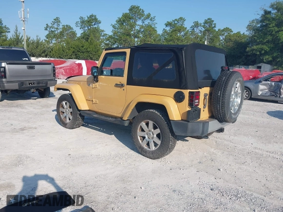 2013 Jeep Wrangler Arctic z VIN 1C4GJWBG2DL634942, wystawiony jako IAAI lot #42373239 z przebiegiem 131 470 mil mil oraz . Historia ofert i sprzedaży dostępna na DreamBid. Obrazek 3.