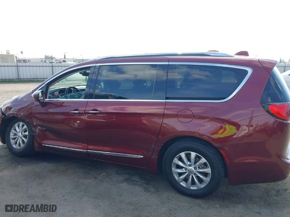 2018 Chrysler Pacifica Touring L with VIN 2C4RC1BG4JR211238, listed as a IAAI auction lot 41547148 with NaN miles. Bid and sale history available at carsss.com. Image 14.
