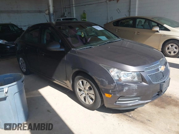2014 Chevrolet Cruze LS z VIN 1G1PA5SH2E7346991, wystawiony jako IAAI lot #42326149 z przebiegiem 161 651 mil mil oraz . Historia ofert i sprzedaży dostępna na DreamBid. Obrazek 1.