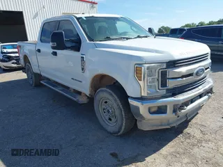2018 Ford F-250 XL z VIN 1FT7W2BT2JEB08236, wystawiony jako IAAI lot #42202014 z przebiegiem 194 925 mil mil oraz . Historia ofert i sprzedaży dostępna na DreamBid. Obrazek 1.