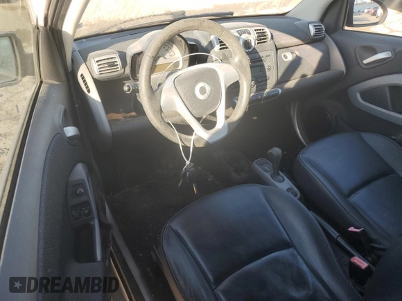 2010 Smart fortwo Pure z VIN WMEEJ3BA8AK361154, wystawiony jako Copart lot #50492125 z przebiegiem 101 864 mil mil oraz Szkoda całkowita • Salvage title. Historia ofert i sprzedaży dostępna na DreamBid. Obrazek 8.