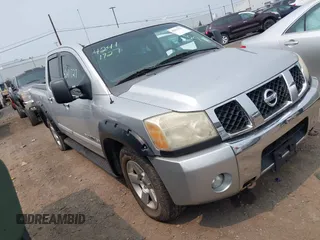 2006 Nissan Titan SE z VIN 1N6AA07BX6N562442, wystawiony jako IAAI lot #42411727 z przebiegiem 203 862 mil mil oraz . Historia ofert i sprzedaży dostępna na DreamBid. Obrazek 1.