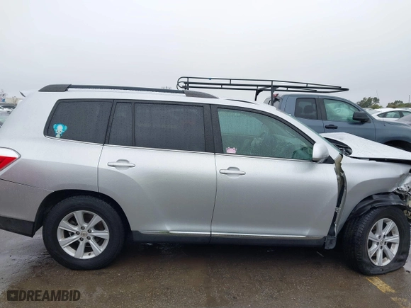 2013 Toyota Highlander with VIN 5TDZK3EH4DS103474, listed as a IAAI auction lot 41582903 with 136,596 mi miles. Bid and sale history available at carsss.com. Image 12.